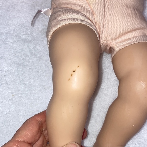 Retired American girl itty baby long blonde hair - Picture 9 of 11